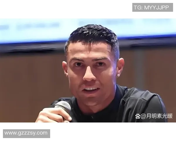 C罗梅西街头偶遇互夸帅气球迷误以为新剧宣传